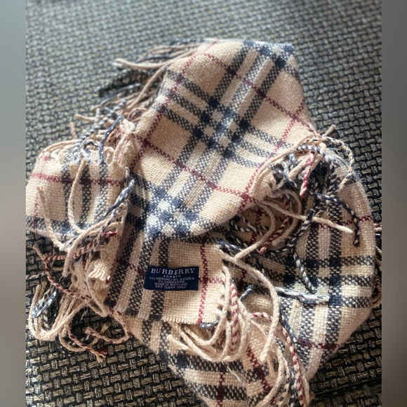 BURBERRY Nova Check Happy Fringe SCARF🔥EUC/LIKE NEW🔥WOVEN🎁CASHMERE Blend!🎄🎁 - Picture 8 of 15